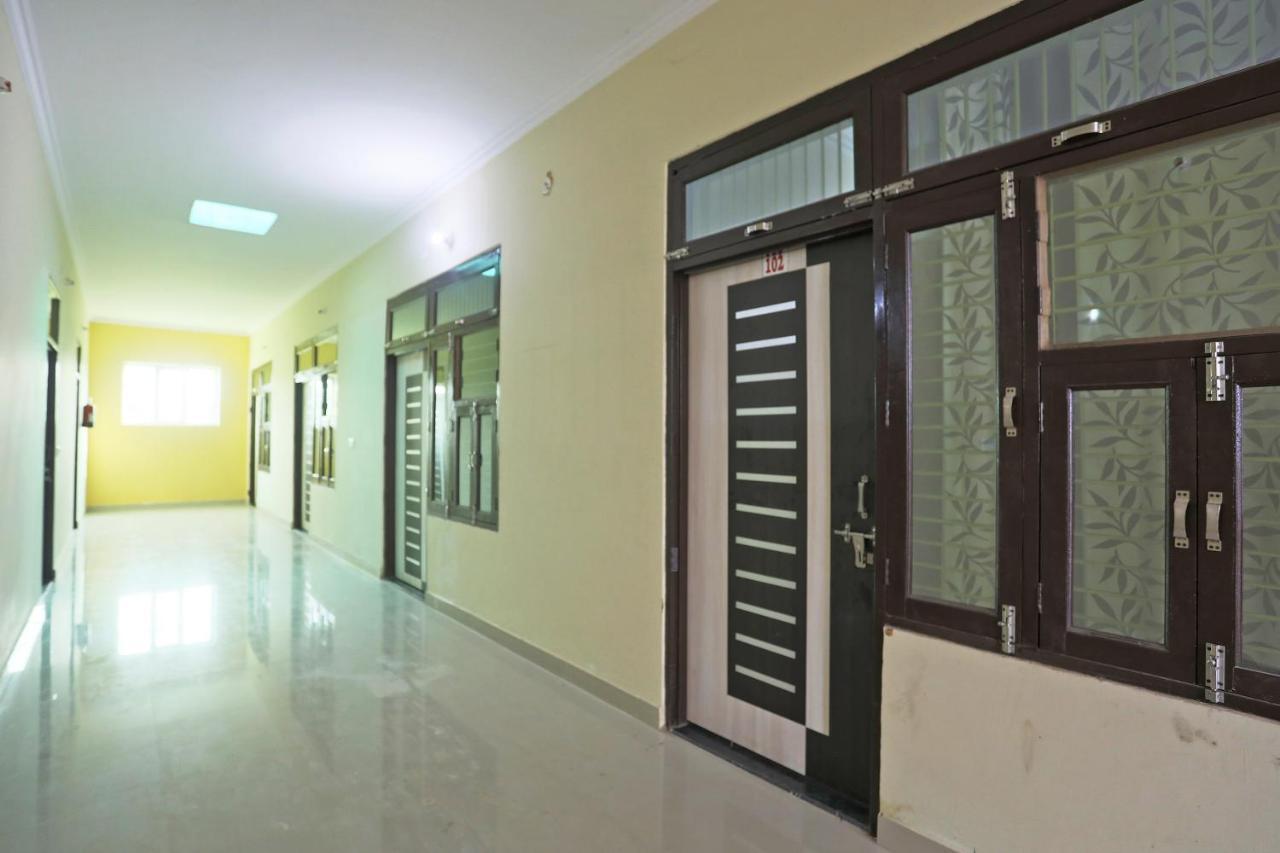 Spot On 61716 Rao Hotel Garhi Harsaru Εξωτερικό φωτογραφία