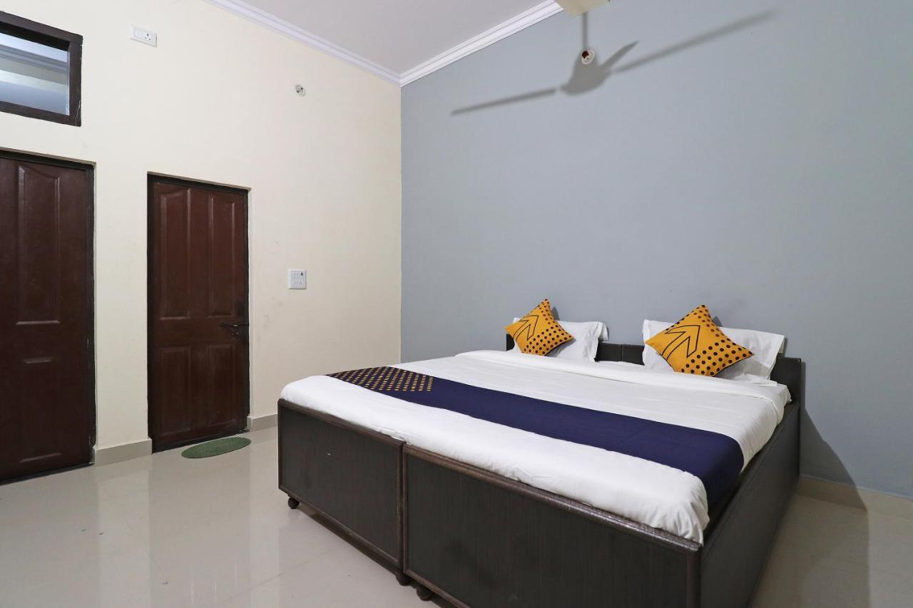 Spot On 61716 Rao Hotel Garhi Harsaru Εξωτερικό φωτογραφία